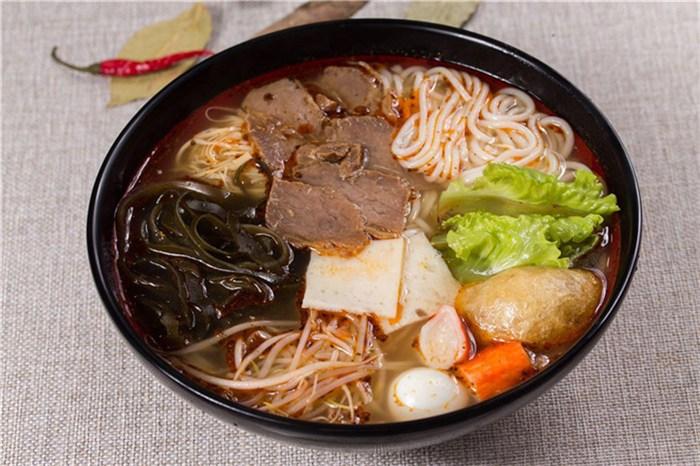 米线加盟哪家好？深度解析忆娜餐饮管理的品牌优势与加盟支持